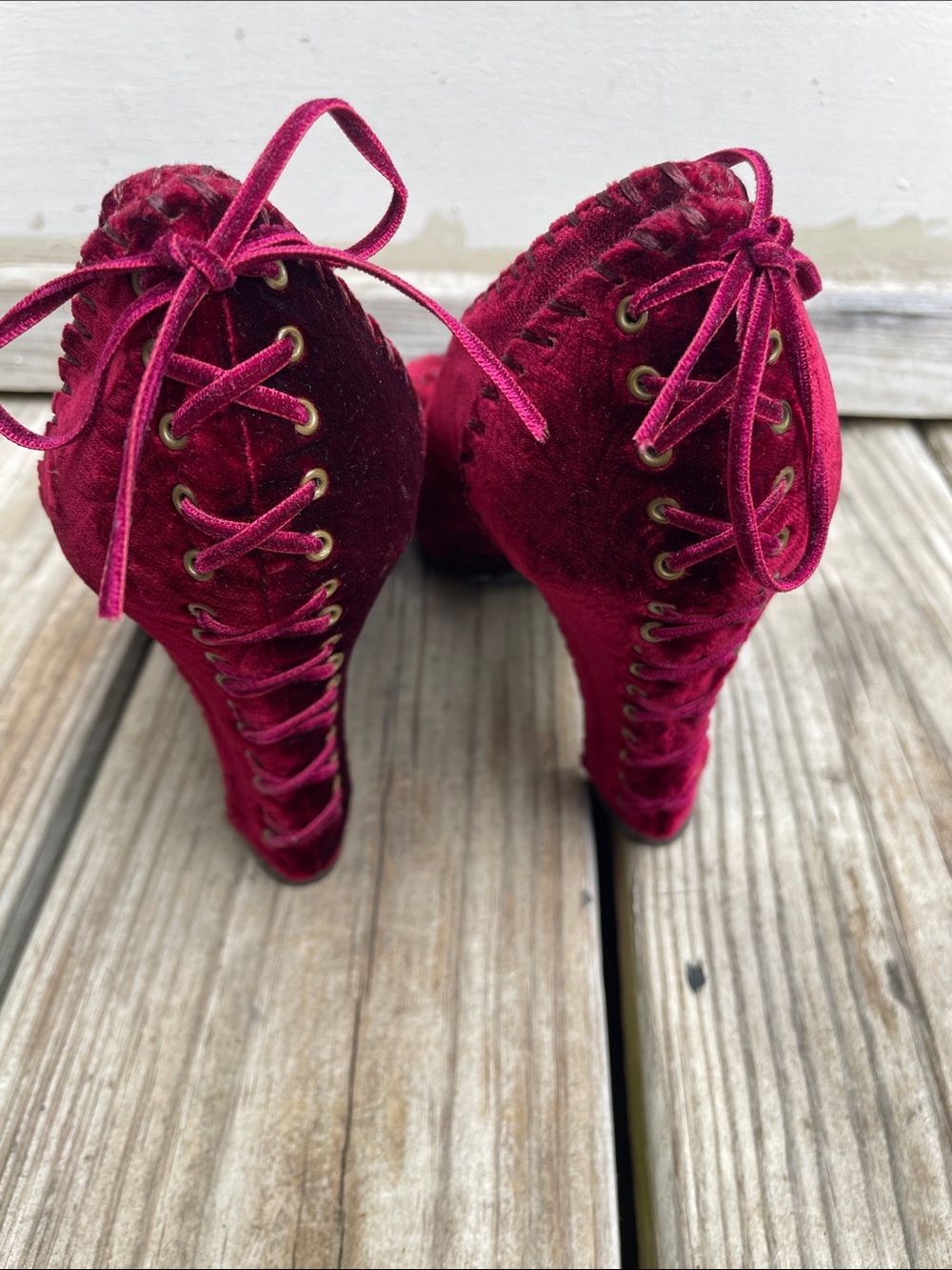 J. Vincent Burgundy Velvet Lace-Up Back Peep Toe Heels Size 9.5